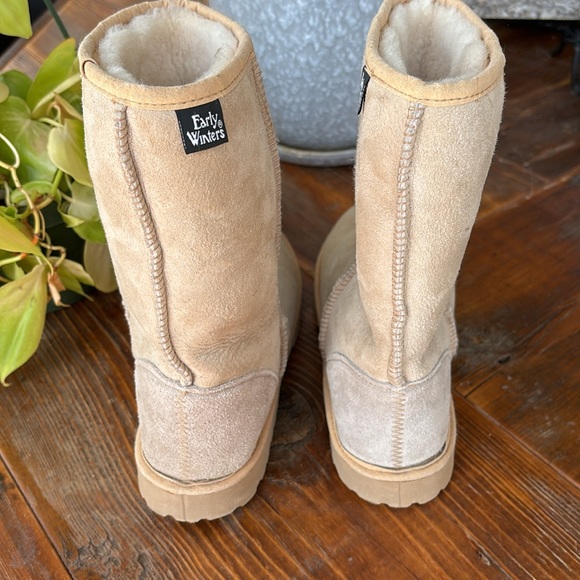 Boots half calf, fuzzy, feels like a slipper, worn once, like new - Picture 4 of 8